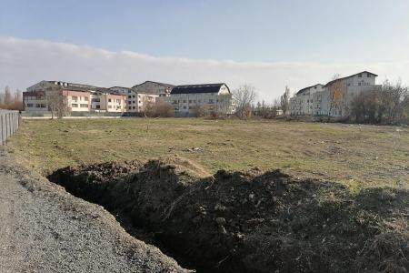 Vanzare teren pe malul lacului Sisesti - constructie Vila superba