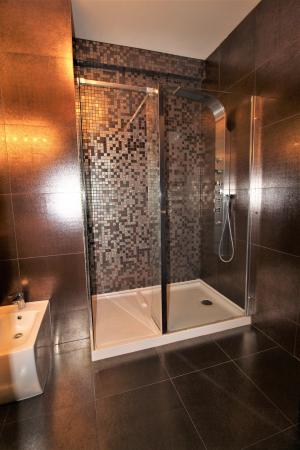 Apartament 3 camere - 151 mp  - 2 terase - 2 bai - loc parcare subteran