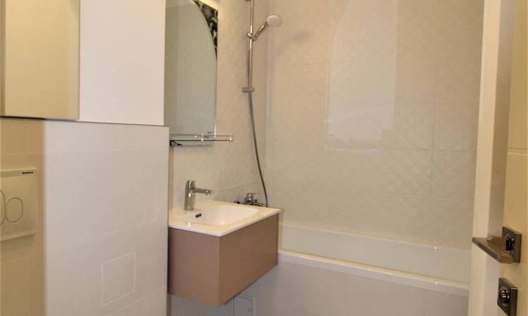 Apartament 2 camere-Sisesti-loc parcare - curte comuna mare