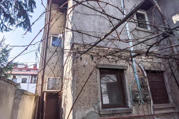 Casa individuala 6 camere Titulescu - Calea Grivitei curte 35mp