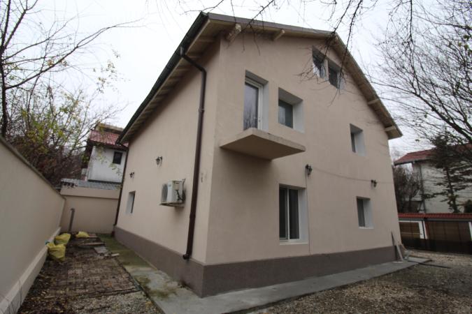 Vila individuala 5 camere de vanzare in Baneasa - Teisani.