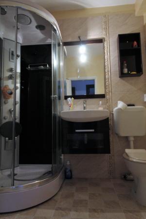 Vanzare Vilă cu 4 nivele Vatra Luminoasa, 9 camere , Bucuresti