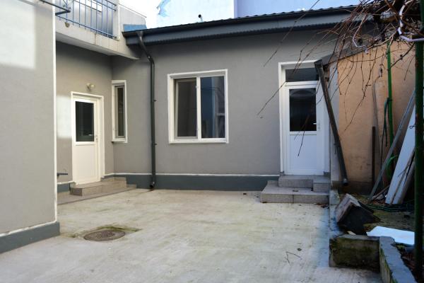 Casa cu curte si spatiu comercial, 8 camere, zona Tei - Parcul Circului.
