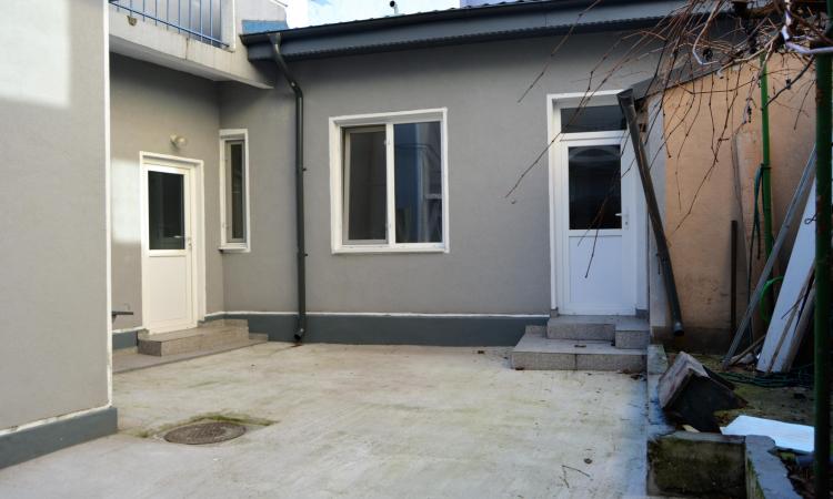 Casa cu curte si spatiu comercial, 8 camere, zona Tei - Parcul Circului.