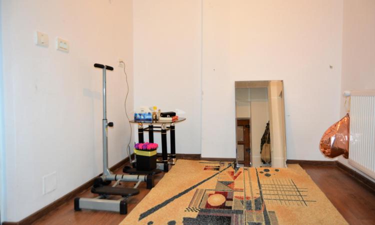 Apartament 2 camere cu curte comună, zona Icoanei