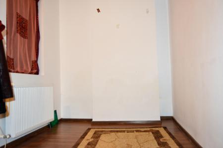 Apartament 2 camere cu curte comună, zona Icoanei