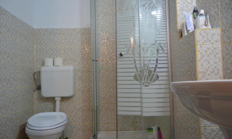 Apartament 2 camere cu curte comună, zona Icoanei