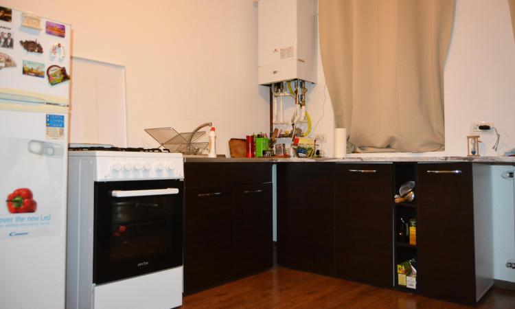 Apartament 2 camere cu curte comună, zona Icoanei