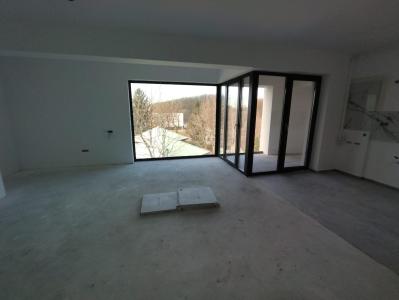 3 camere 113 mpu - vedere dubla EST si VEST