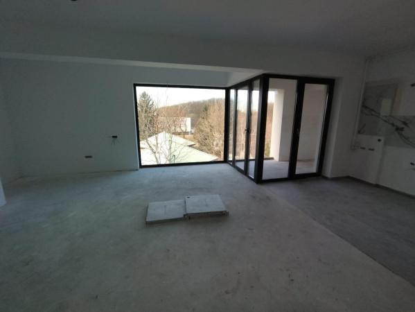 3 camere 113 mpu - vedere dubla EST si VEST