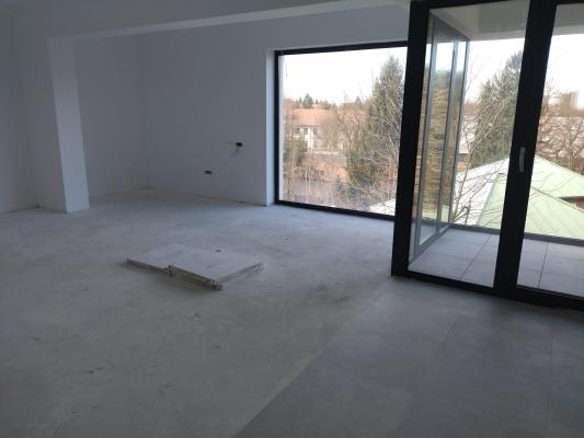 3 camere 113 mpu - vedere dubla EST si VEST