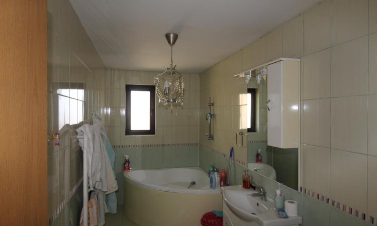7 camere langa Padurea Baneasa - Aleea Teisani, curent trifazic