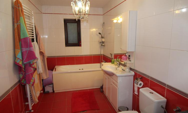 7 camere langa Padurea Baneasa - Aleea Teisani, curent trifazic
