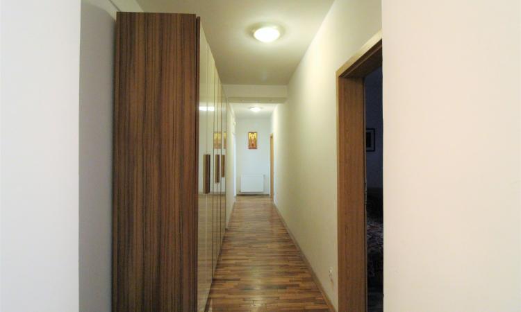 Vanzare apartament spatios 4 camere in vila zona Televiziune