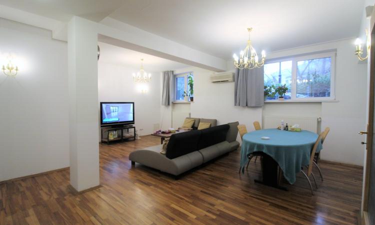 Vanzare apartament spatios 4 camere in vila zona Televiziune