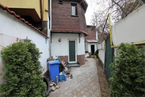 Vanzare casa singur curte 4 camere Piata Gemeni, Viitorului