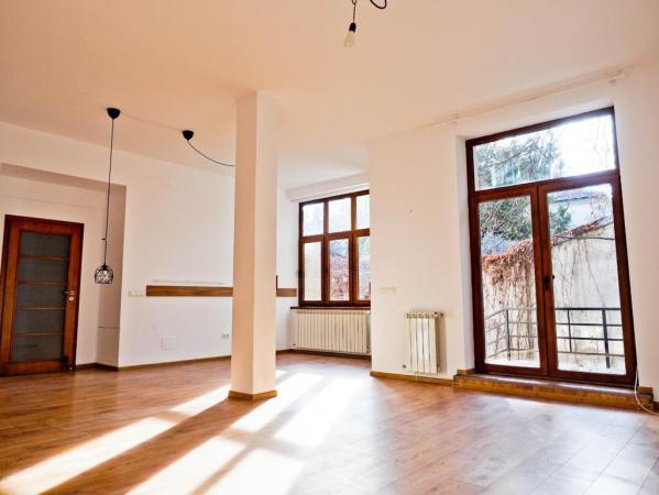 Renovated singular vila - Cotroceni- Eroilor- own yard