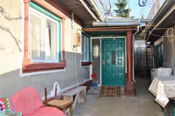 Vanzare casa batraneasca pe malul lacului Plumbuita