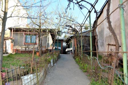 Vanzare casa batraneasca pe malul lacului Plumbuita