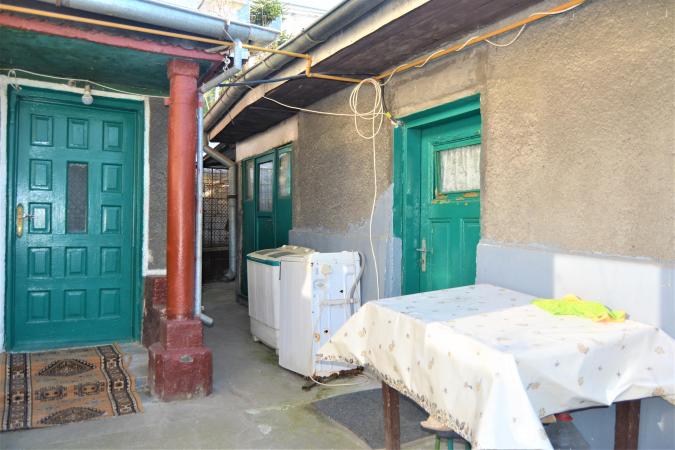 Vanzare casa batraneasca pe malul lacului Plumbuita