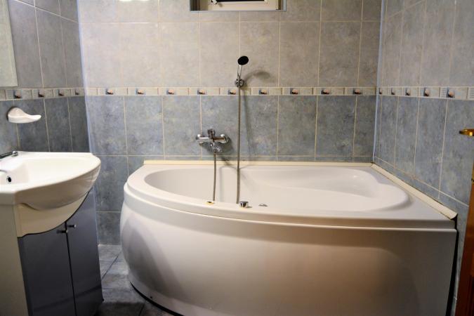 Vanzare apartament spațios, renovat, 3 camere Lacul  Tei