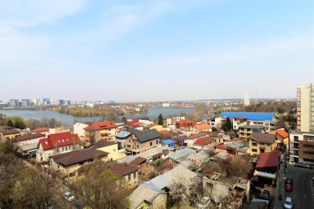 Apartament 3 camere spațios, cu priveliște, Lacul tei
