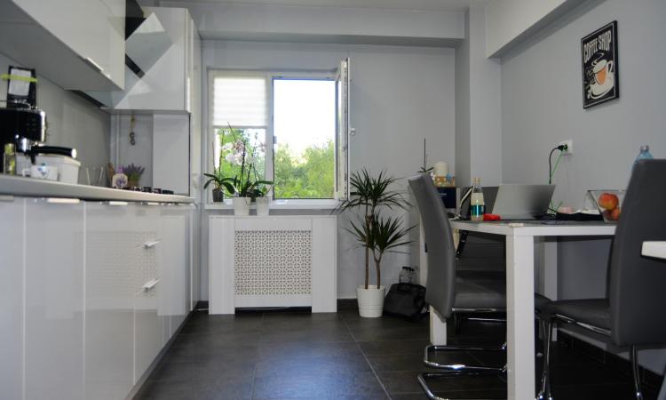 Apartament 4 camere spațios, luminos, Lacul Tei