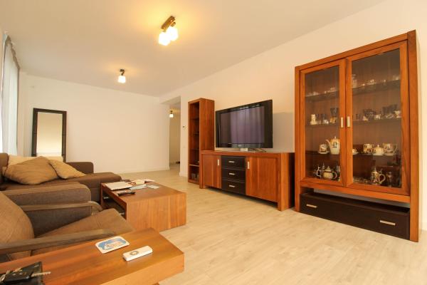Vila | 4 Camere | 2 bai | Teren 400mp | Damaroaia | Bucurestii Noi