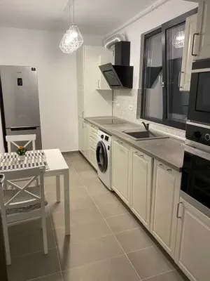 | 2 camere + loc de parcare | Zona OMV Pipera | Etaj 2/5 | 58 mp | Mobilat |