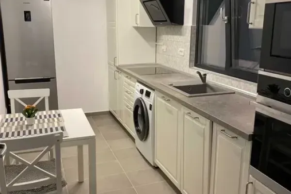 | 2 camere + loc de parcare | Zona OMV Pipera | Etaj 2/5 | 58 mp | Mobilat |