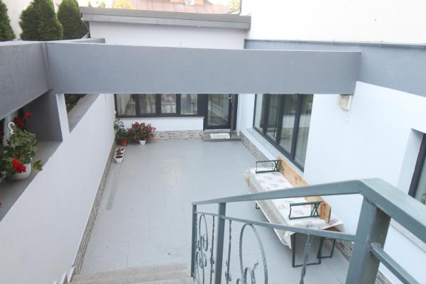 3 camere - Bucurestii Noi- curte proprie