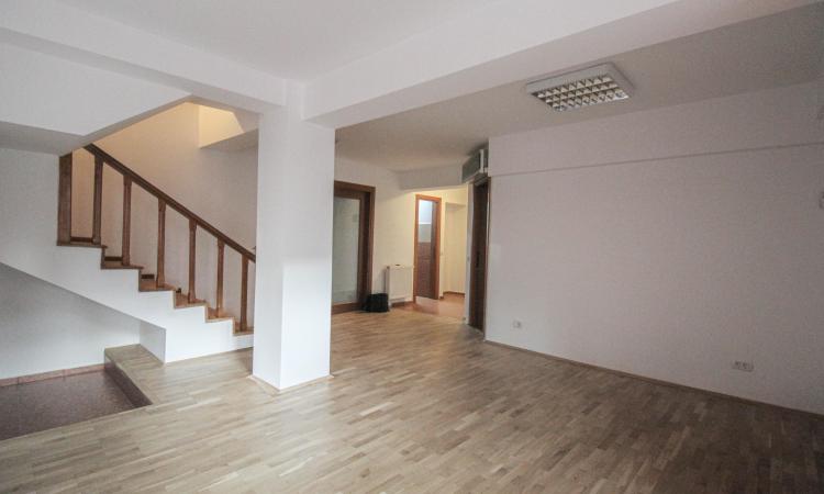 Inchiriere duplex spatios- central- zona Fainari-Stefan cel Mare