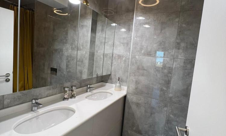 Apartament 3 camere + Dressing stil Penthouse / Terasa 94 mp