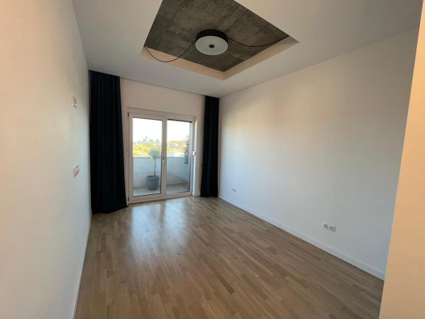 Apartament 3 camere + Dressing stil Penthouse / Terasa 94 mp