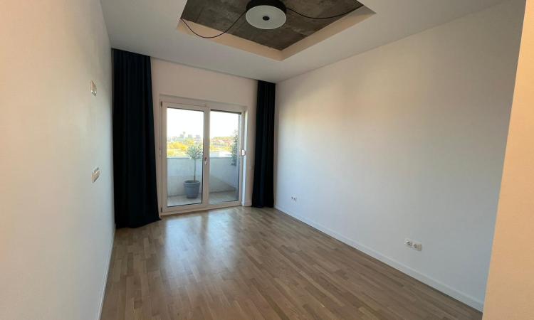 Apartament 3 camere + Dressing stil Penthouse / Terasa 94 mp