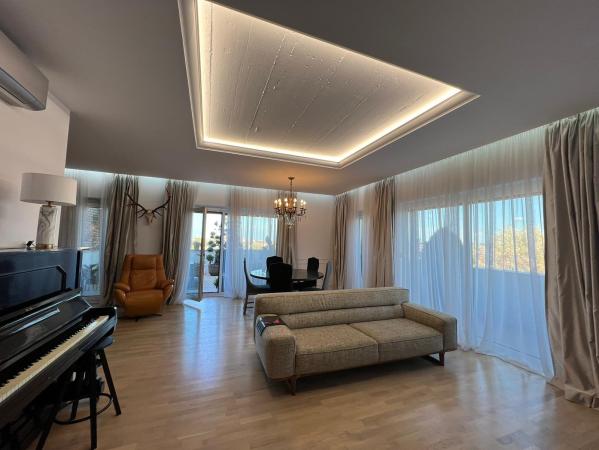 Apartament 3 camere + Dressing stil Penthouse / Terasa 94 mp