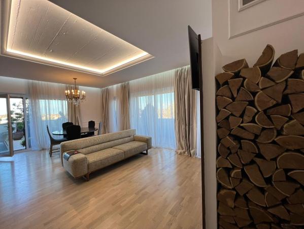 Apartament 3 camere + Dressing stil Penthouse / Terasa 94 mp