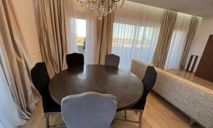 Apartament 3 camere + Dressing stil Penthouse / Terasa 94 mp