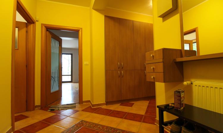 Vila 4 Camere | 163mp utili | Curte 263mp | Sisesti | Vatra Noua | Renovata 2022