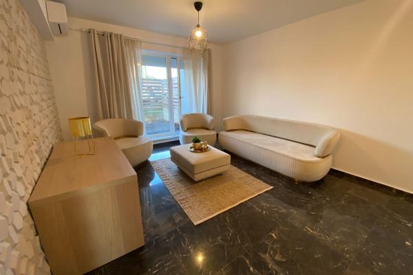 2 camere -Parter cu gradina-intrare privata
