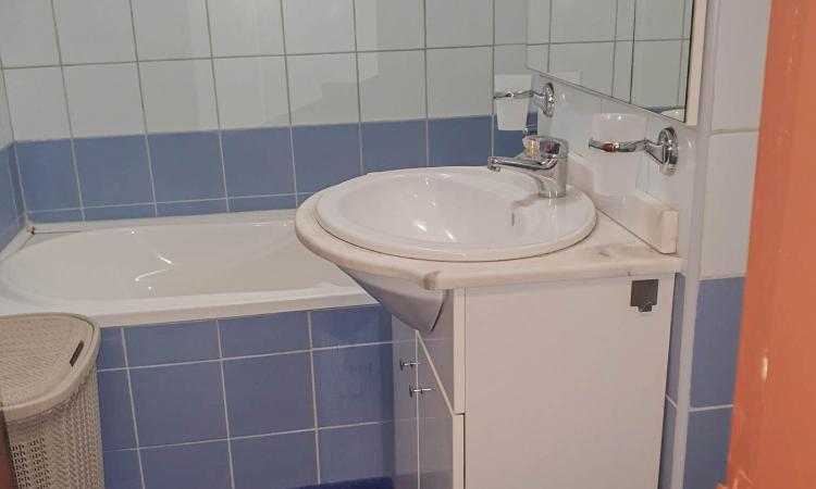 Inchiriere 2 camere- Victoriei- zona centrala-intretinere mica