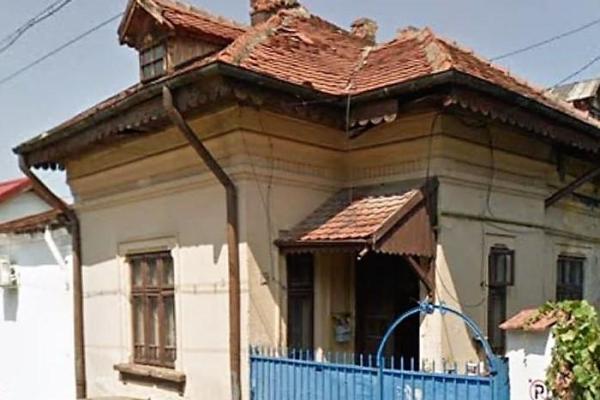 Casa Duzilor, Hala Traian