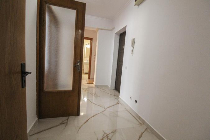 3 camere- Ultracentral- Buzesti- Piata Victoriei- centrala proprie