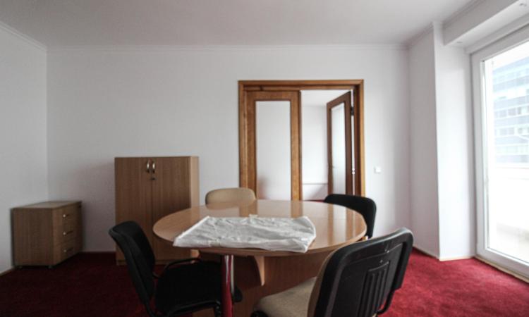 3 camere- Ultracentral- Buzesti- Piata Victoriei- centrala proprie