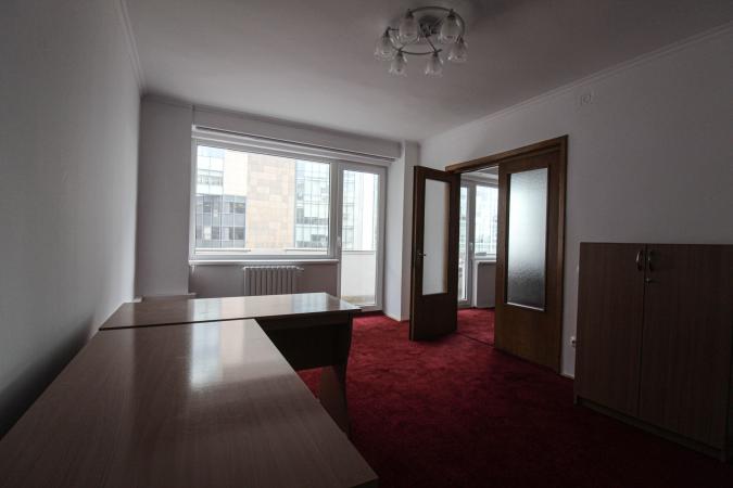 3 camere- Ultracentral- Buzesti- Piata Victoriei- centrala proprie