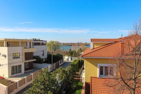 Vila 5 Camere | 4 Bai | 220mp utili | Terasa 44mp vedere lac | Garaj | Damaroaia