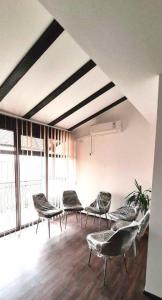 8 Camere |4 Bai | Office mobilat si utilat| 240mp utili + Curte| Baneasa-Sisesti