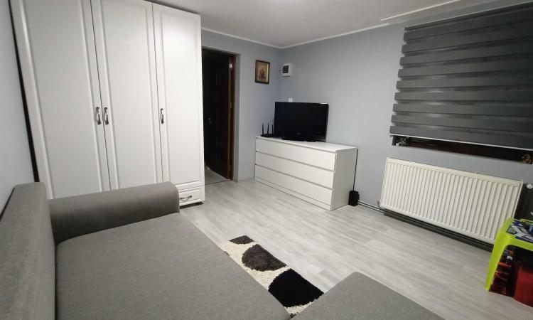 Casa cu curte individuala, Petricani, Tei