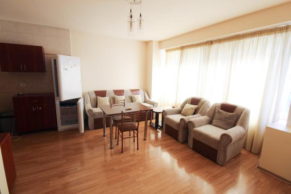 3 camere 70 mp utili + logie - Bucurestii Noi 122 - Vis-a-vis de Parc Bazilescu