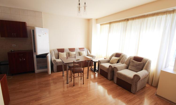3 camere 70 mp utili + logie - Bucurestii Noi 122 - Vis-a-vis de Parc Bazilescu